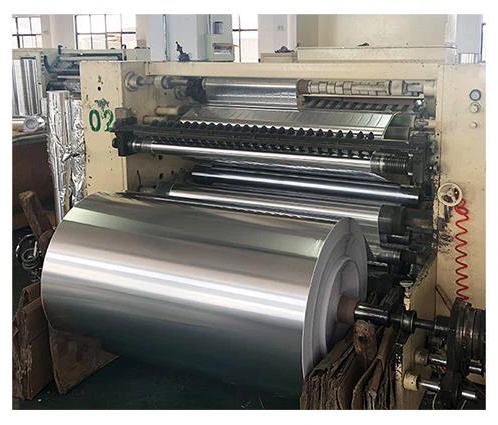 гигантский рулон из алюминиевой фольги 